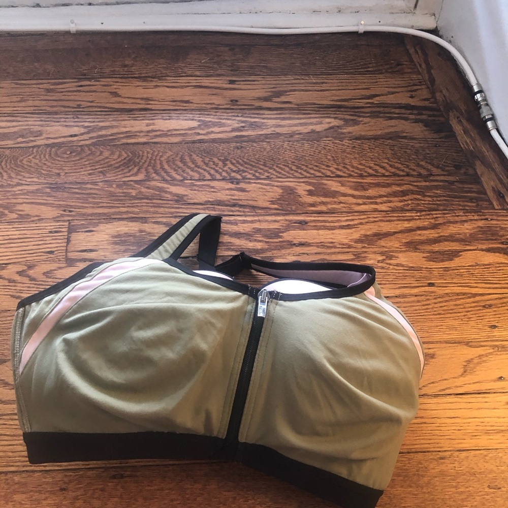 VICTORIA SECRET SPORTS BRA!